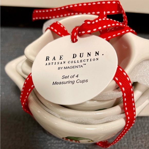 Rae Dunn Christmas Snowman Holiday Ceramic Measuring Cup 4 piece Set NWT - Picture 3 of 5